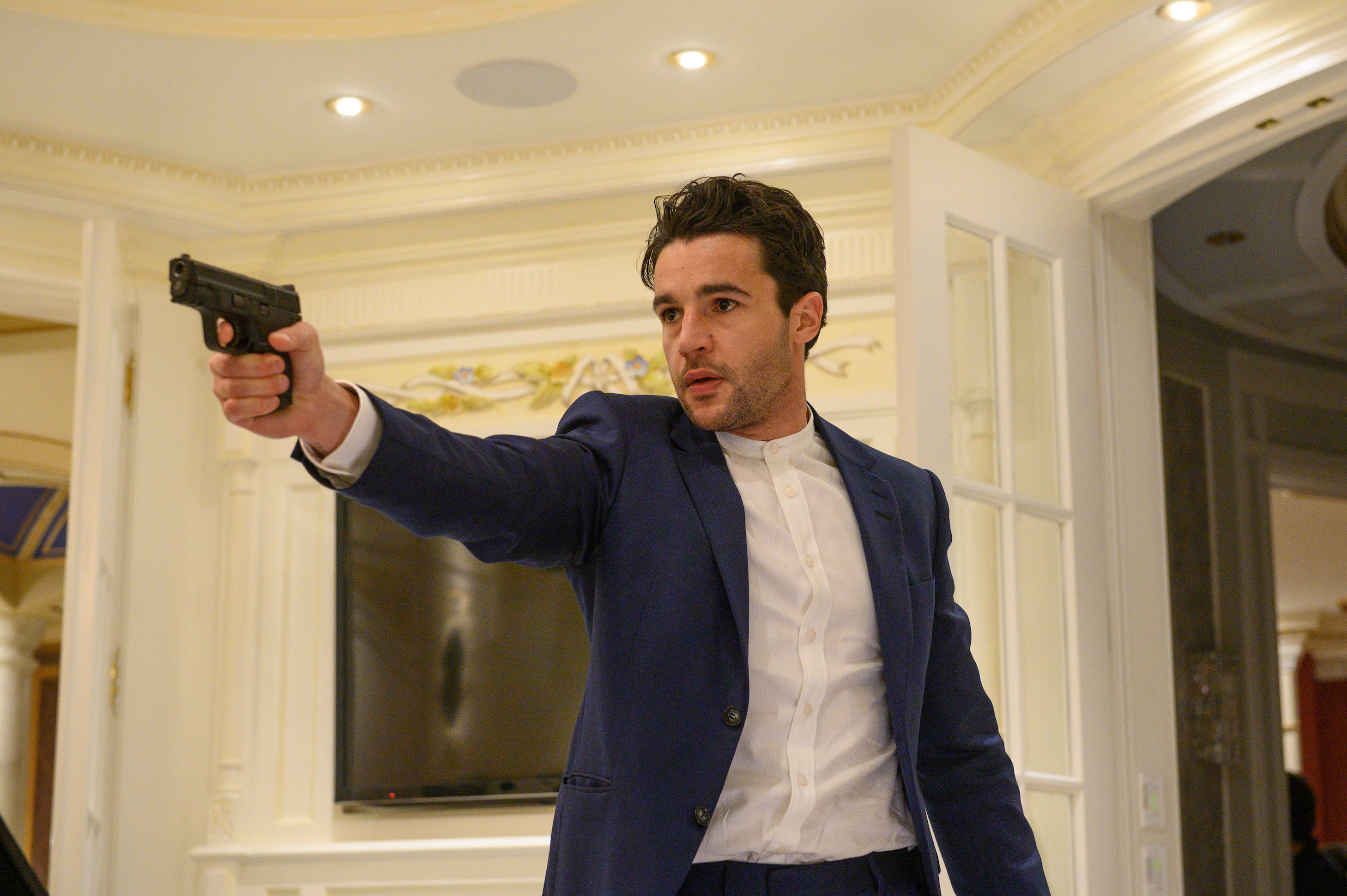 Christopher-Abbott-in-Possessor-Signature-Entertainment-27-Nov-2020-3.jpg