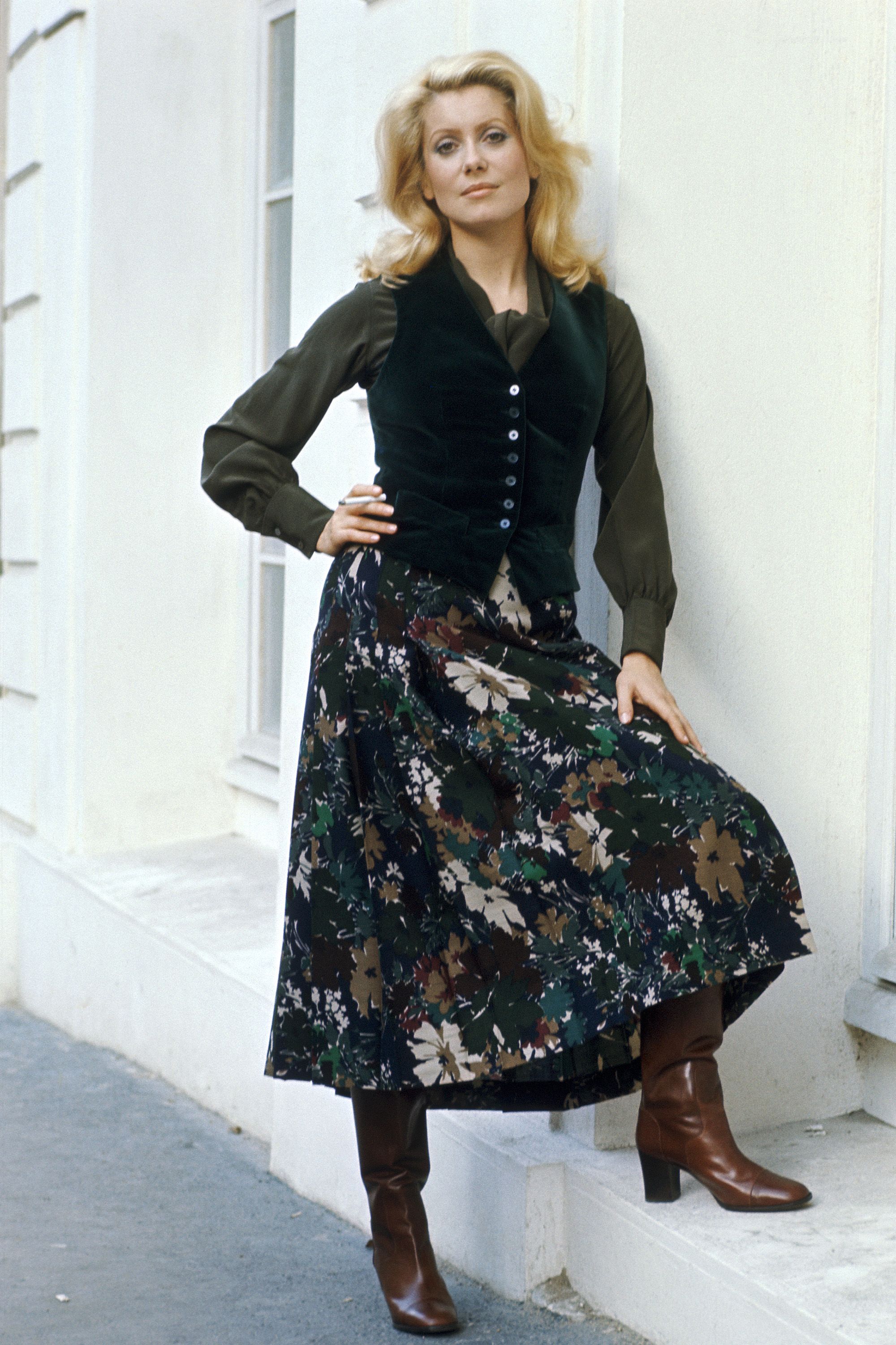 1447445509-hbz-70s-fashion-1970-catherine-deneuve-gettyimages-1664772652.jpg