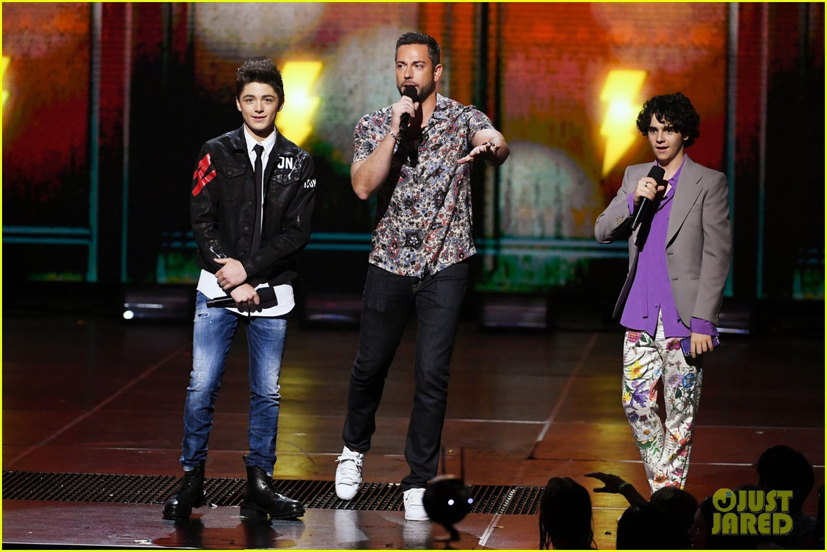 asher-angel-and-jack-dylan-grazer-bring-shazam-to-kcas-2019-02.jpg