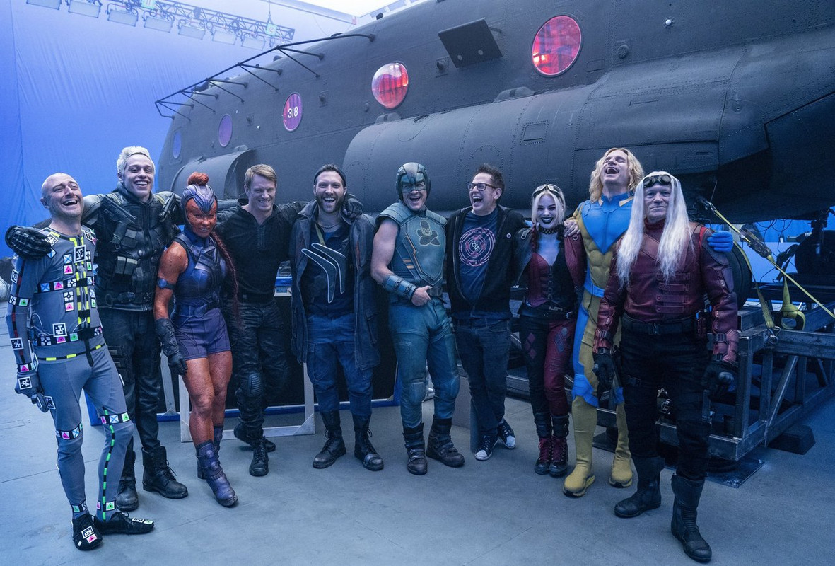 the-suicide-squad-cast-behind-the-scenes.jpg