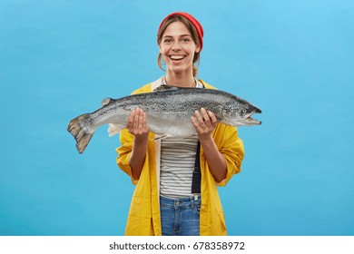 glad-fisher-woman-yellow-anorak-260nw-678358972.jpg