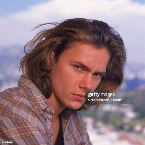 outdoor-headshot-portrait-of-american-actor-river-phoenix-1991.jpg