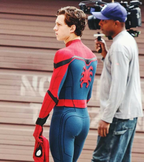 Tom-Hollands-butt-in-Spiderman-Costume.png