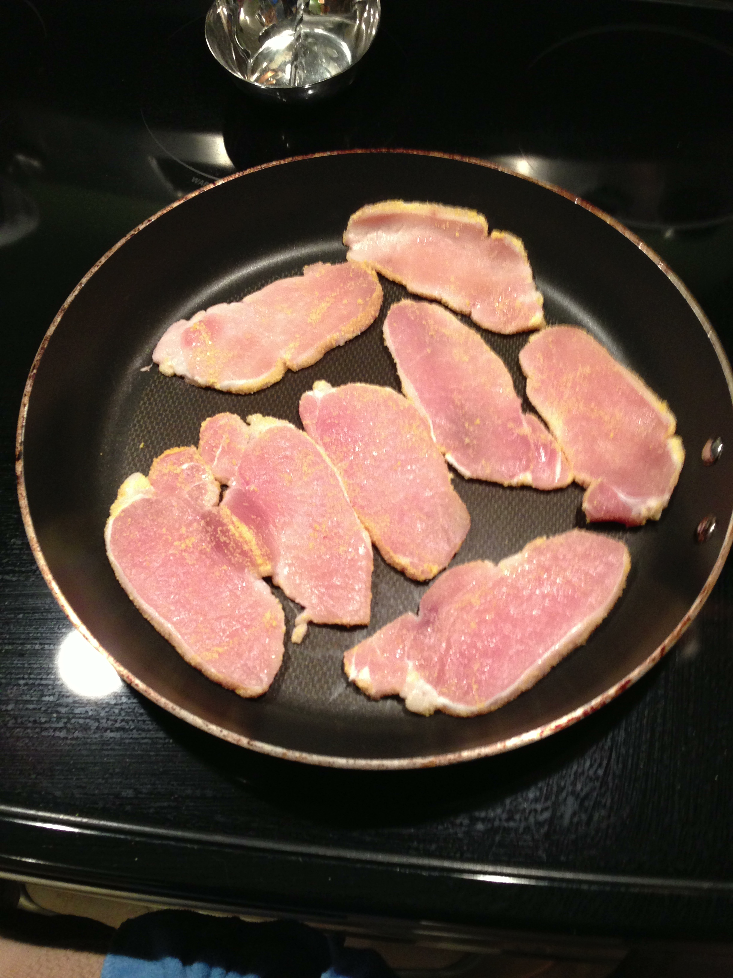 Peameal_bacon_in_a_pan.JPG