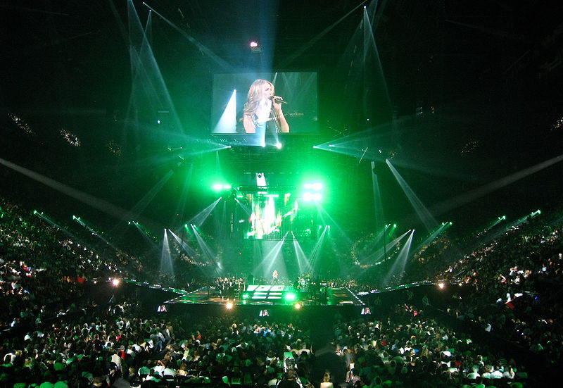800px-Celine_Dion_Concert_-_Laser_Lighting.jpg