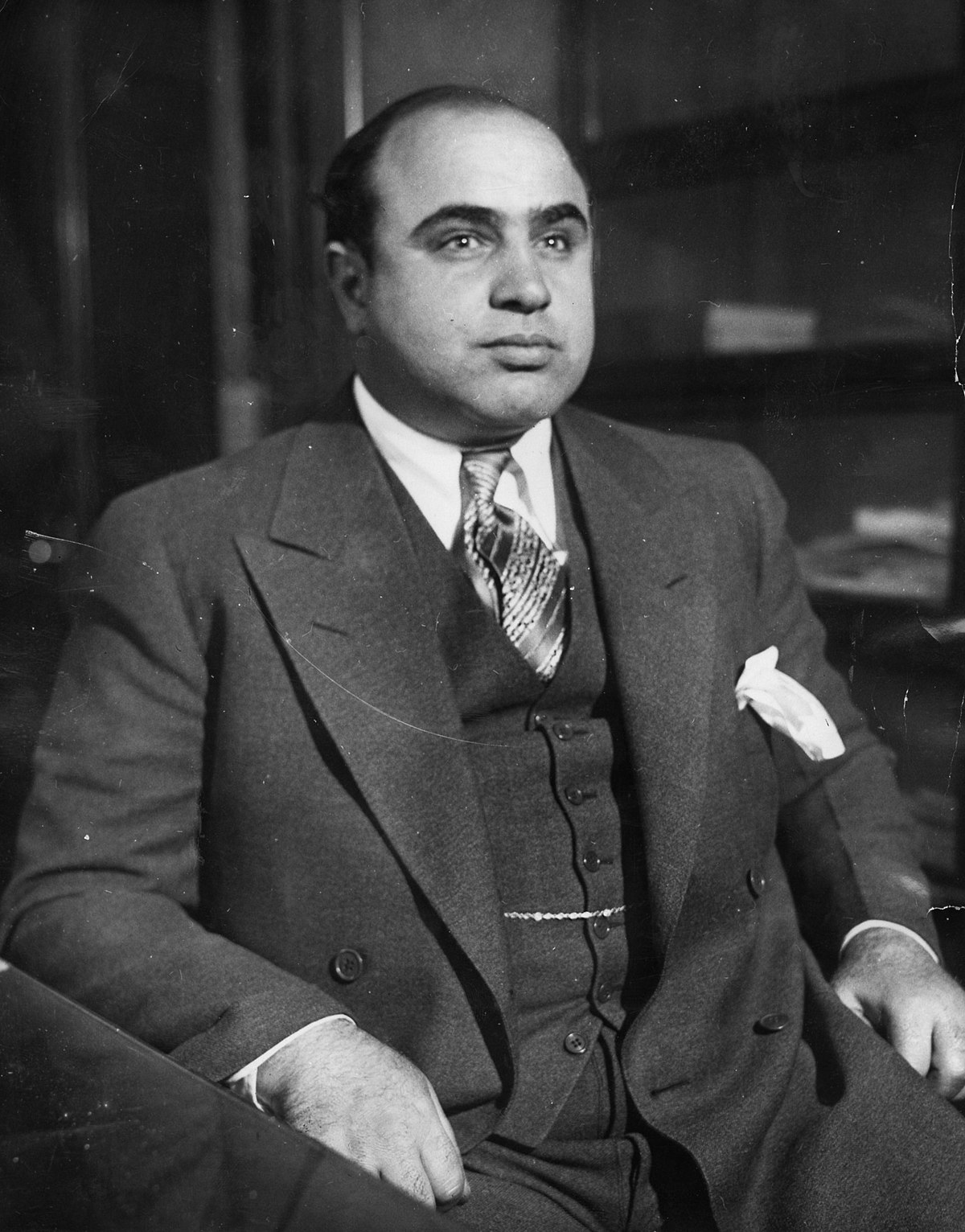 1200px-Al_Capone_in_1930.jpg