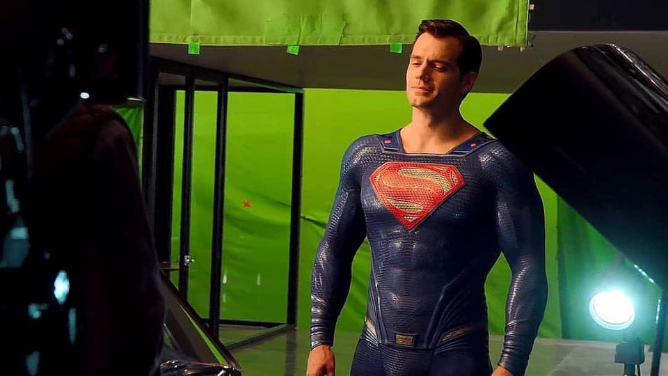 henry_cavill_justice_league_behind_the_scenes_batcave.jpg
